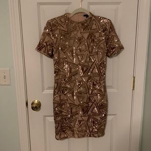 Sequenced short-sleeved dress